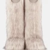 Jacquemus + Moon Boot Icon Yeti vysoké bílé boty z umělé kožešiny